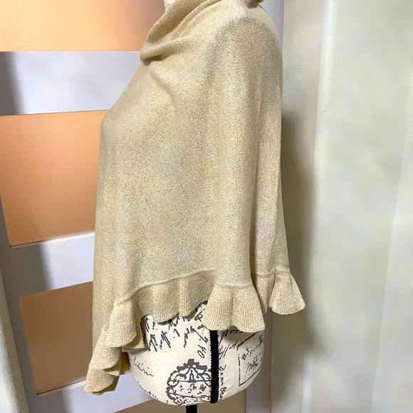 Lilly Pulitzer Valiente Wrap in Heathered Sand Dune with metallic gold buttons - Picture 4 of 8